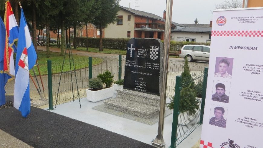 Svečano otkrivanje spomenika poginulim hrvatskim braniteljima
