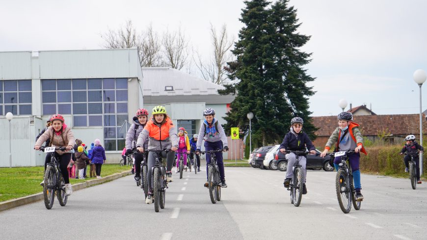 Učenici sudionici projekta „Želim voziti bicikl“ prošli kroz Petrijanec