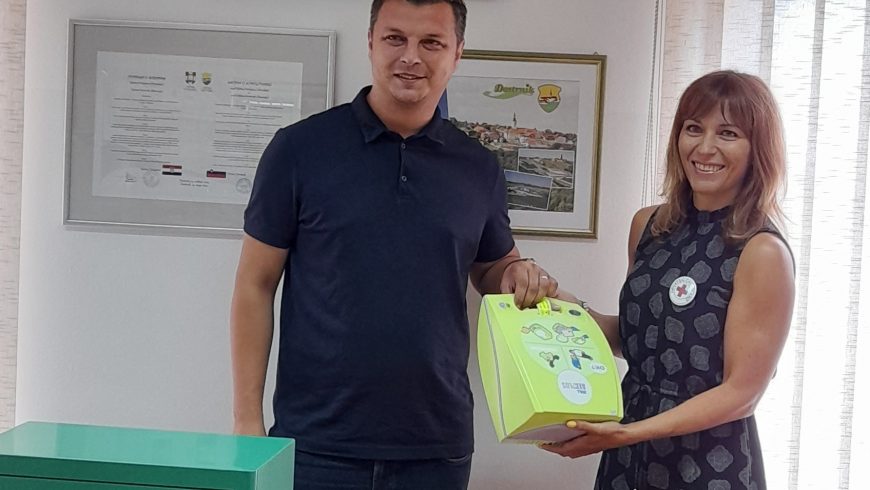Gradsko društvo Crvenog križa Varaždin doniralo defibrilator Općini Petrijanec