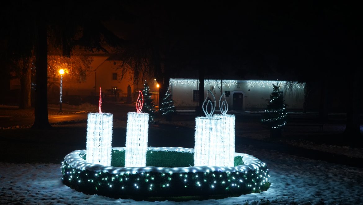Upaljena prva adventska svijeća u Petrijancu