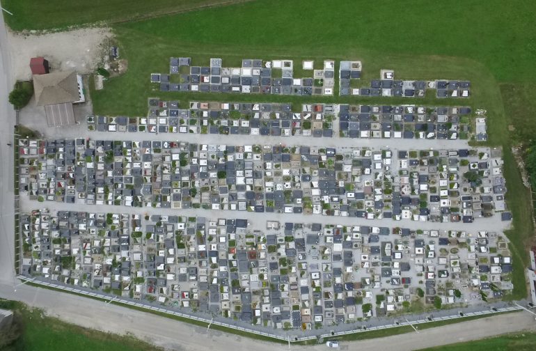 Radno u Petrijancu: uređuje se groblje, a na EU fond prijaviti će se i novi rotacijski parking sa skoro 50 parkirnih mjesta