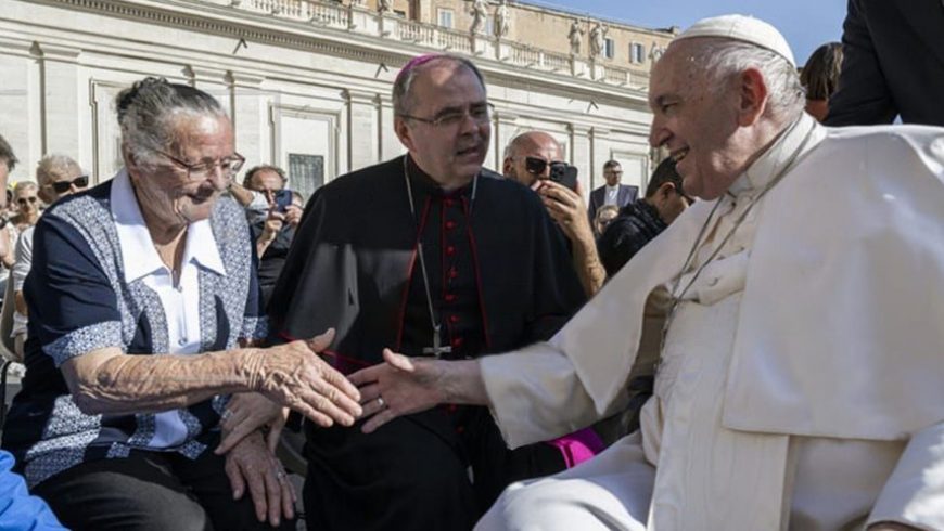 Baka Nada iz Petrijanca se u Rimu rukovala s Papom Franjom