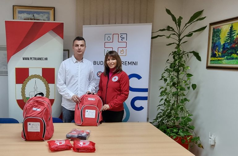 Gradsko društvo Crvenog križa Varaždin darovalo ruksak za krizne situacije