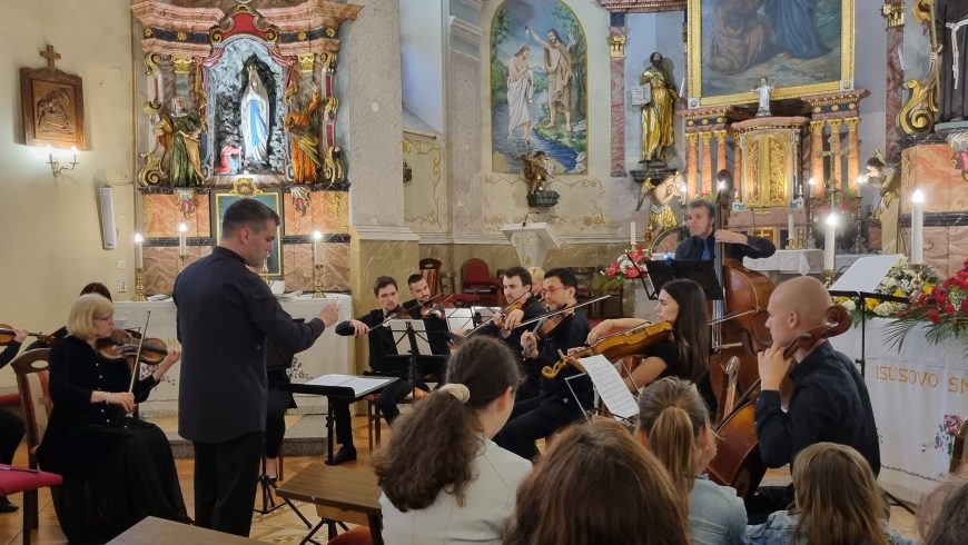 Hrvatski komorni orkestar održao koncert u Crkvi sv. Petra i Pavla u Petrijancu