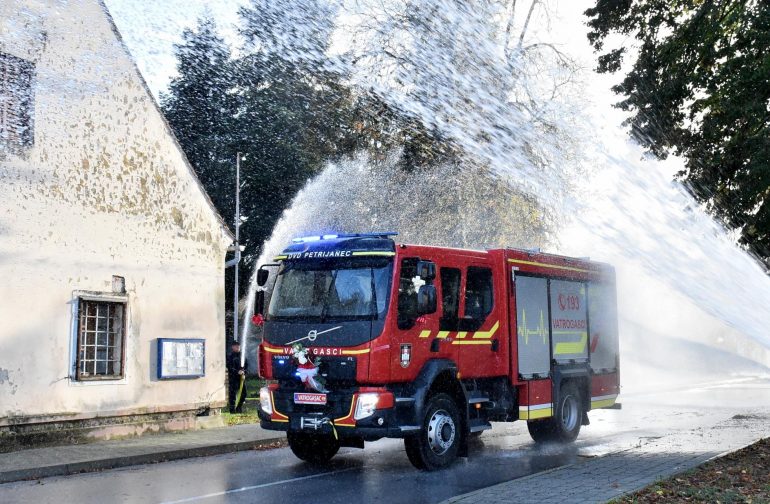 DVD-u Petrijanec stiglo novo navalno vatrogasno vozilo sufinancirano iz općinskog proračuna u iznosu od 79.633,69 EUR-a (600.000,00 kn)