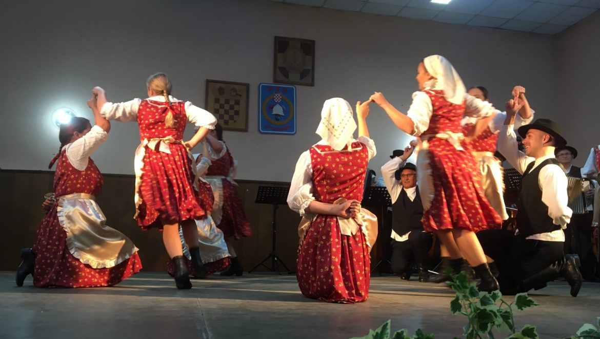 Održana “Večer folklora”