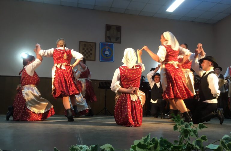 Održana “Večer folklora”