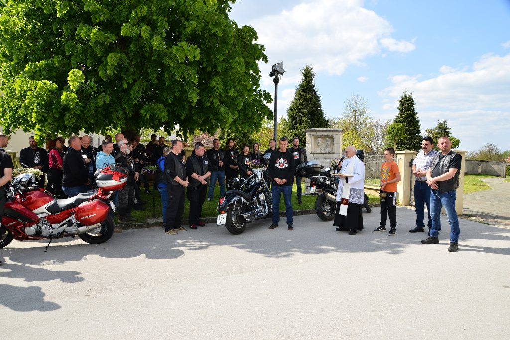 Oko 200 bajkera okupilo se na blagoslovu motora u Petrijancu