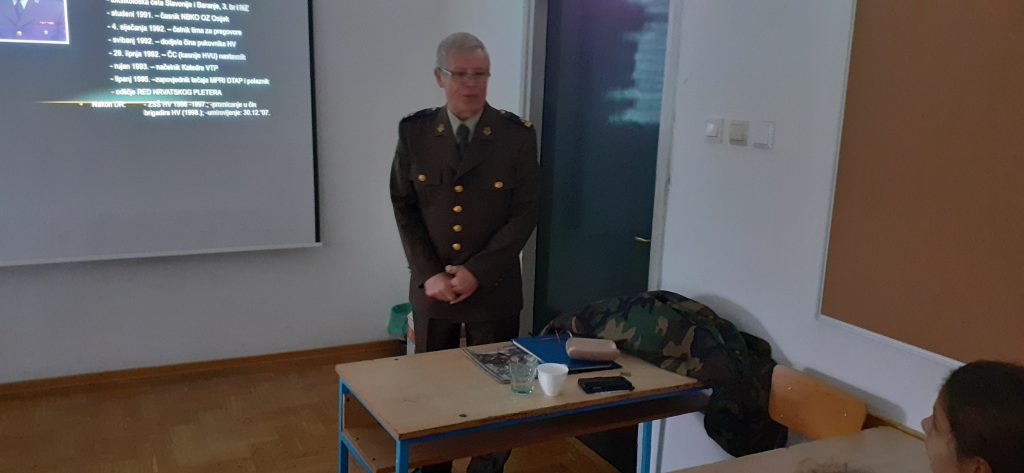 Članovi UDVDR Kluba Petrijanec održali su edukativno predavanje za učenike osmih razreda Osnovne škole Selnica