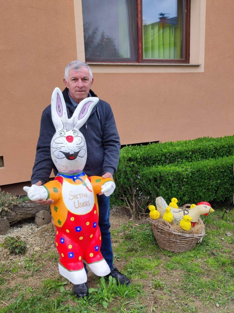 Pavao Mihalić iz Nove Vesi Petrijanečke za Uskrs izradio šarene zečeve i pisanice