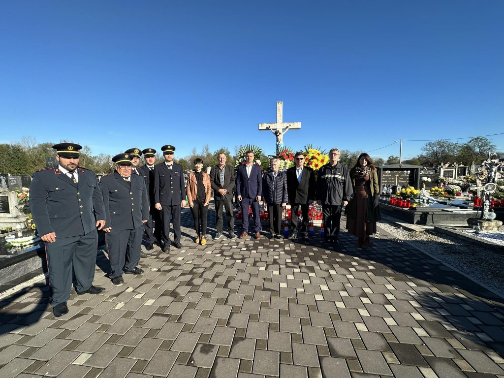 Polaganjem vijenaca obilježen blagdan Svih svetih