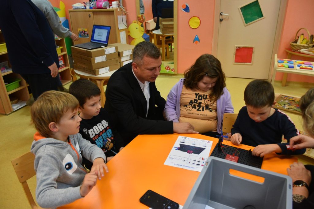 U dječjem vrtiću “Bambi” Petrijanec uručena računala u sklopu projekta uvođenja STEM-a u vrtić