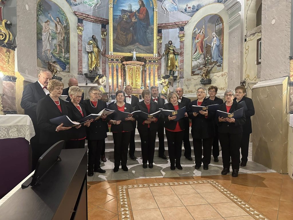 Udruga umirovljenika Općine Petrijanec održala svoj prvi božićni koncert “Raspjevani advent”