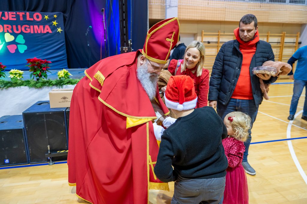 “SVETI NIKO SVIJETOM ŠETA, TRAŽI DJECU SVOJU” PA JE TAKO DOŠAO I U NAŠU OPĆINU