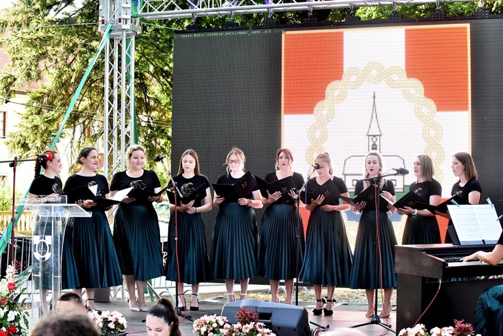 Ženska vokalna skupina Erato KUD-a Petrijanec slavi 10 godina rada!