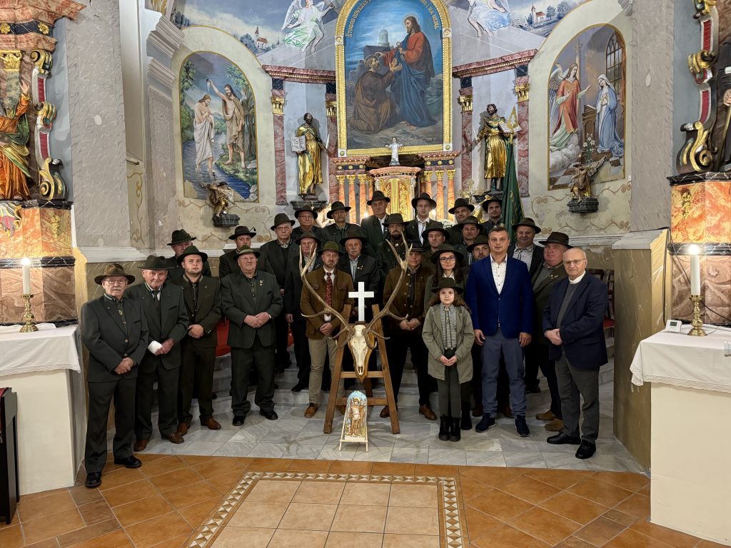 POVODOM OBILJEŽAVANJA SVETOG HUBERTA ODRŽANA SVETA MISA U PETRIJANCU