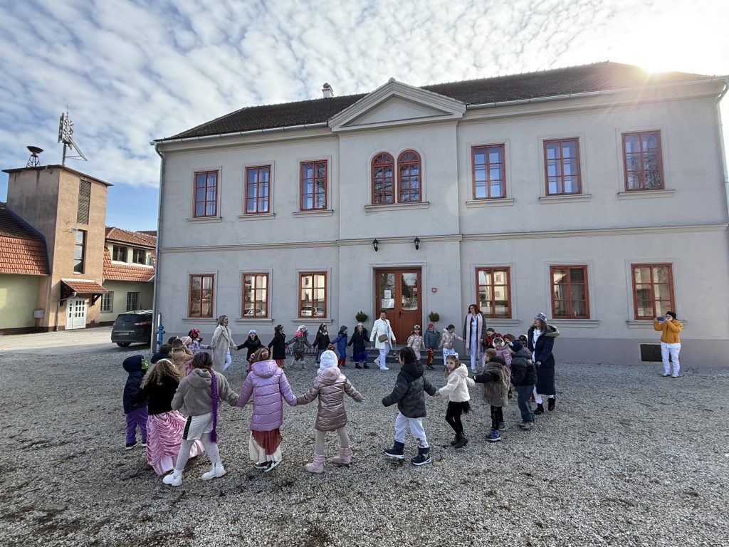 Fašničko veselje ispred Općine Petrijanec