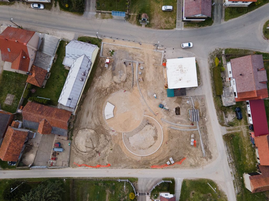 Evo kako napreduju radovi na uređenju Parka Stjepana Bratka u Družbincu