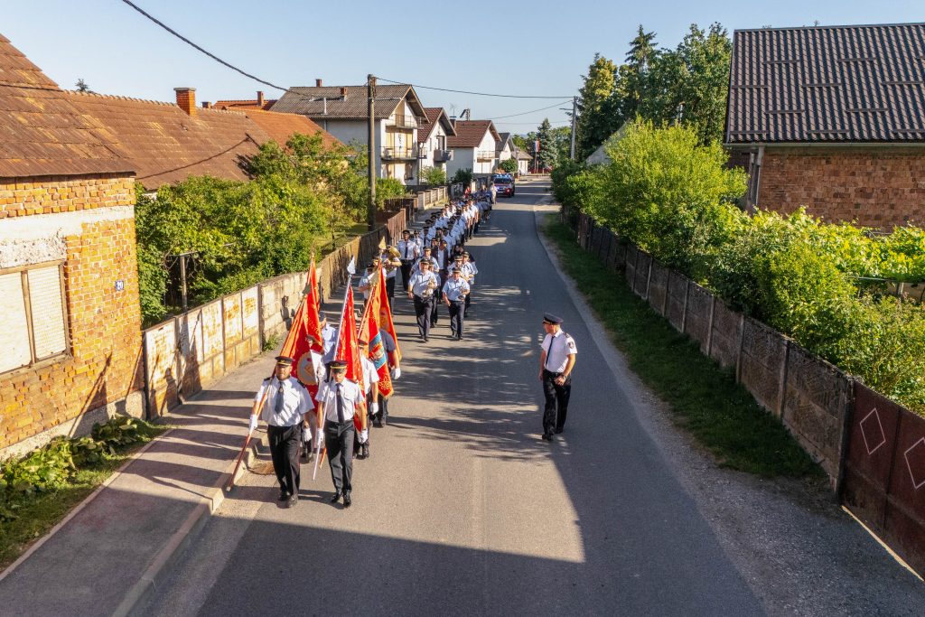 Mimohodom vatrogasaca i blagoslovom novog vozila DVD Družbinec obilježio 75 godina