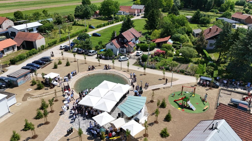 Družbinec trajno sačuvao uspomenu na dr. Stjepana Bratka – misnim slavljem na proštenje u Družbincu svečano otvoren Park
