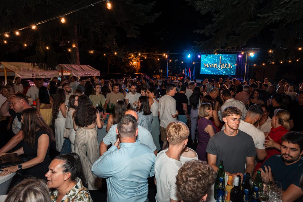 Domaća vina i dobra atmosfera: Posjetitelji uživali na ‘Vinskom trgu’ u Petrijancu