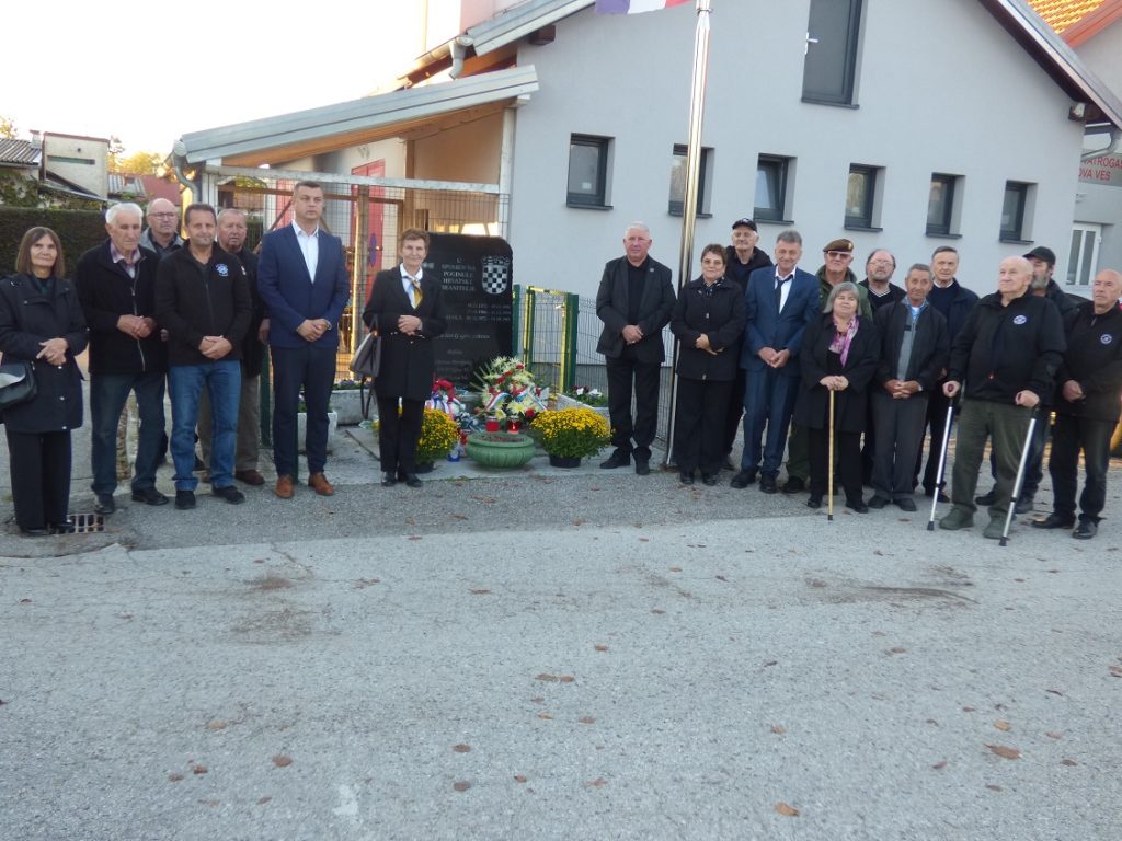 Za žrtve grobišta Dravska šuma Varaždin molitvu predvodio biskup Josip Mrzljak, a povodom blagdana Svih Svetih svijeće zapaljene i na ostalim mjestima